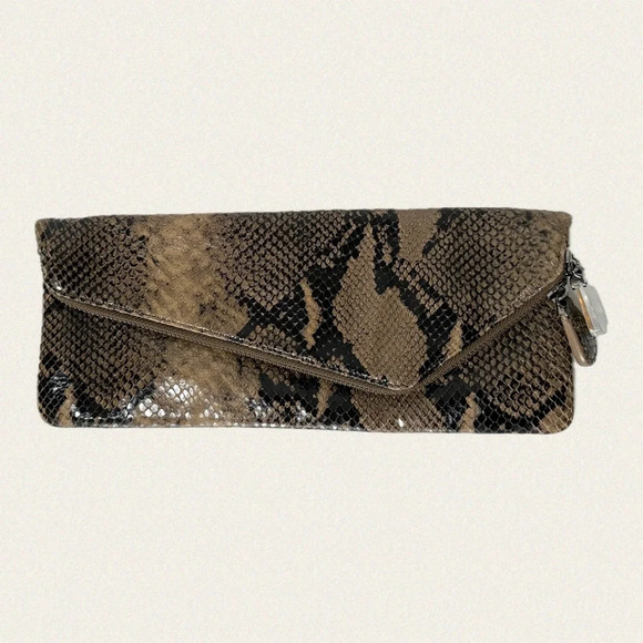 Henri Bendel Debutante Clutch - Picture 1 of 8